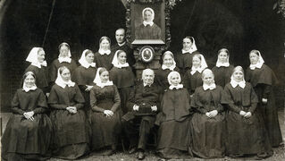 Friedrich von Bodelschwingh in the circle of deaconesses, around 1900