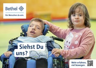 Aaron und Lea sind auf Plakaten und in Videos der Bethel-Kampagne „Siehst du mich?“ zu sehen.