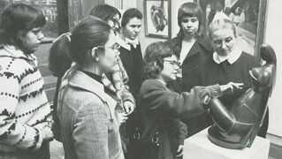 Frauen mit Epilepsie bei Besuch der Kunsthalle, 1975