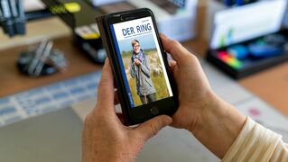 Smartphone mit digitaler Ring-Ausgabe