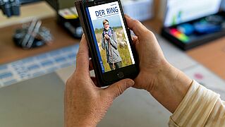 Smartphone mit digitaler Ring-Ausgabe