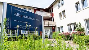 Außenaufnahme vom Alice-Salomon-Haus