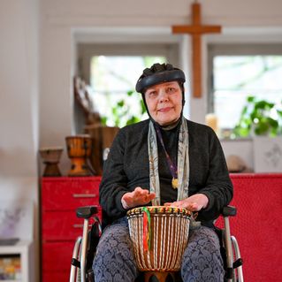 Sylvia Straube trommelt zufrieden.