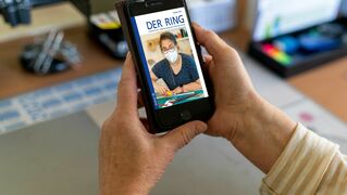 Smartphone mit digitaler Ring-Ausgabe