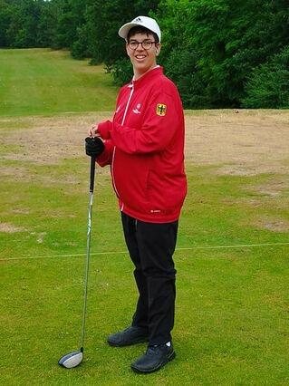 Lukas Kollmeyer auf dem Golfplatz in Berlin.