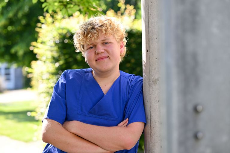 Jonah Lochmüller lächelt.