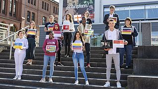 Gruppenbild der Betheljahr-Teilnehmenden auf dem Bethelplatz.