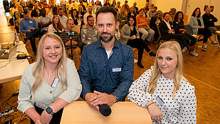 Sophia Gerlach (l.), Artur Chudzik und Katrin Pichura während der „Insights“-Fachtagung im Seminarraum