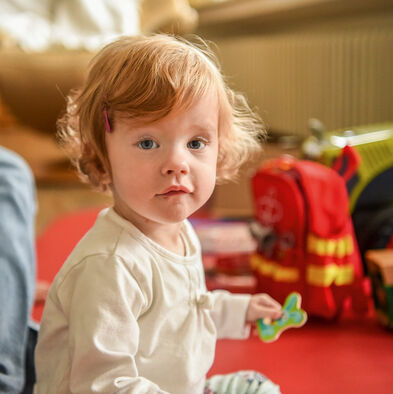 Mädchen spielt im Evangelischen Klinikum Bethel