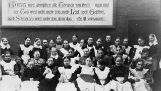 Bewohnerinnen desHauses Klein-Bethel, um 1910