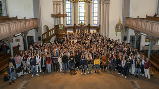 Gruppenbild Betheljahr-Teilnehmende in der Zionskirche