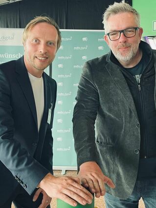 Johann Vollmer (l.) und Bernd Becker drückten den symbolischen Startknopf.