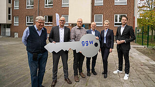 Gruppenbild vor der Einrichtung