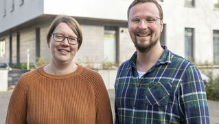 Mandy Richter und Stefan Stenzel lächeln in die Kamera.