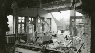 Das Pflegehaus Horeb nach einem Luftangriff im März 1941
