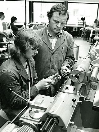 Abteilung Metall in den Gemeinschaftswerkstätten, 1976
