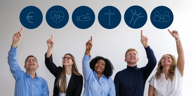 Bildmontage: Männer und Frauen zeigen auf Symbole